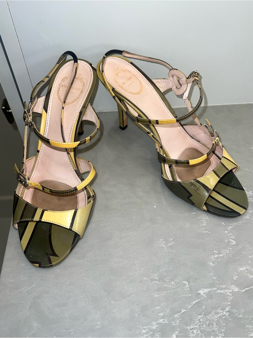 EMILIO PUCCI  Strappy Patent Leather Sandals in Olive & Yellow - Picture 11 of 14